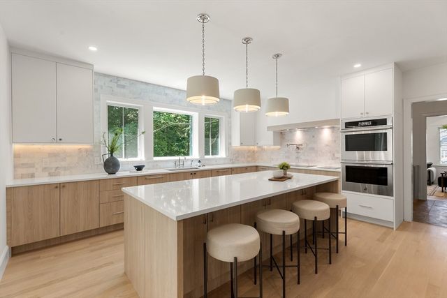22 Constitution Rd, Lexington, MA 02421