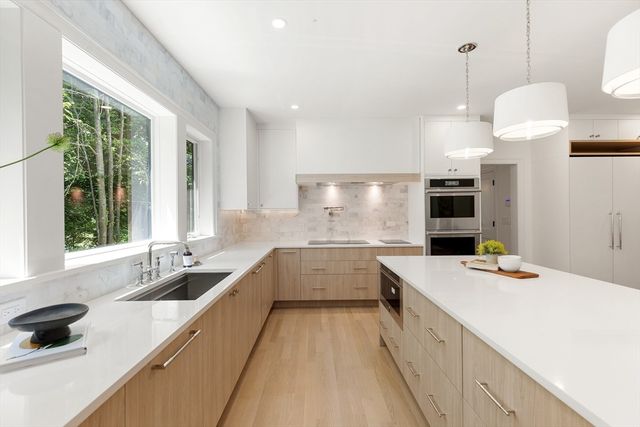 22 Constitution Rd, Lexington, MA 02421