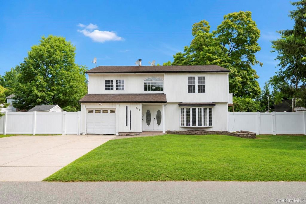 779 Peconic Avenue, West Babylon, NY 11704