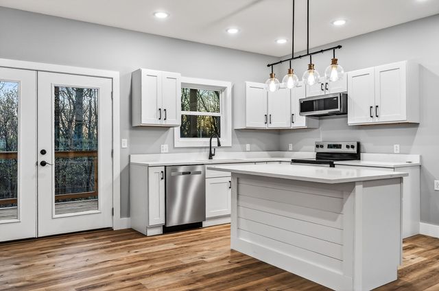 2045 Coconut Ridge Rd, Smithville, TN 37166