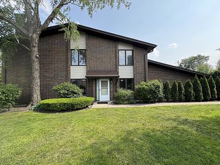 1097 Deerfield Place, Highland Park, IL 60035