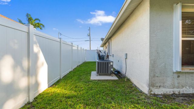 2001 SW Fears Avenue, Port St. Lucie, FL 34953
