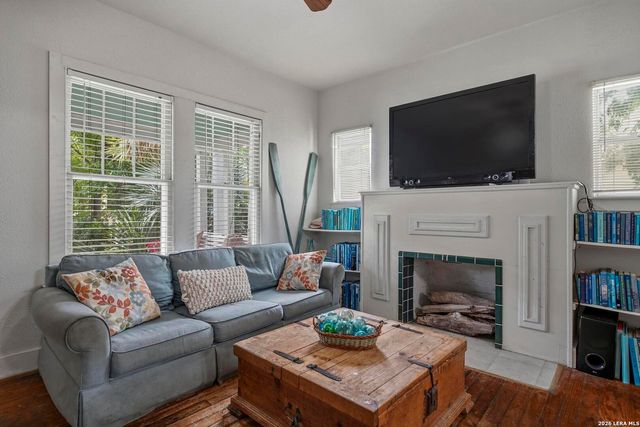 511 W Hollywood Ave, San Antonio, TX 78212