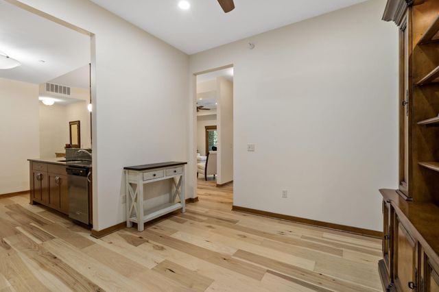 715 Linden Street 108, Mendota Heights, MN 55118