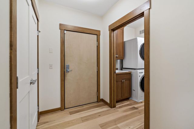 715 Linden Street 108, Mendota Heights, MN 55118
