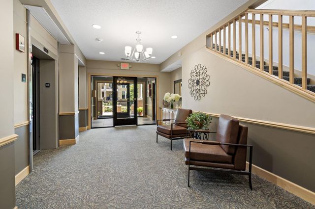 715 Linden Street 108, Mendota Heights, MN 55118