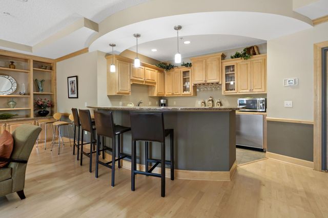 715 Linden Street 108, Mendota Heights, MN 55118