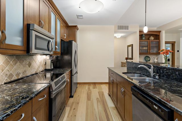 715 Linden Street 108, Mendota Heights, MN 55118