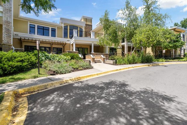 715 Linden Street 108, Mendota Heights, MN 55118