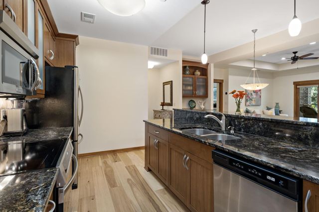 715 Linden Street 108, Mendota Heights, MN 55118