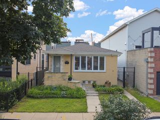 2455 W Erie Street, Chicago, IL 60612