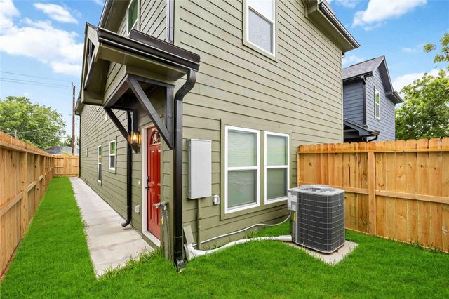 7944 Fields Street B, Houston, TX 77028