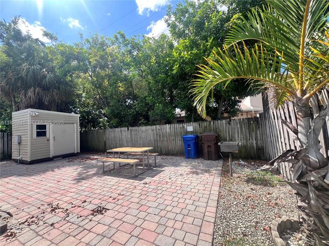 716 SE 14th Court 14, Fort Lauderdale, FL 33316