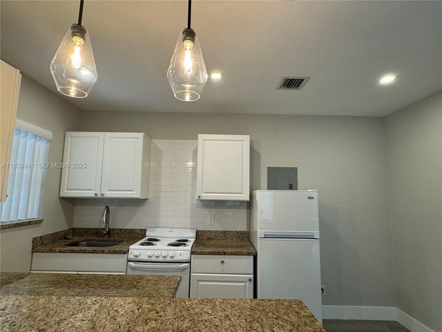 716 SE 14th Court 14, Fort Lauderdale, FL 33316