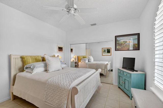 10646 Greenbriar Villa Drive, Lake Worth, FL 33449