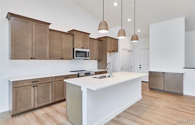 112 Canyon Creek Circle, Moscow Mills, MO 63362