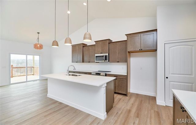 112 Canyon Creek Circle, Moscow Mills, MO 63362