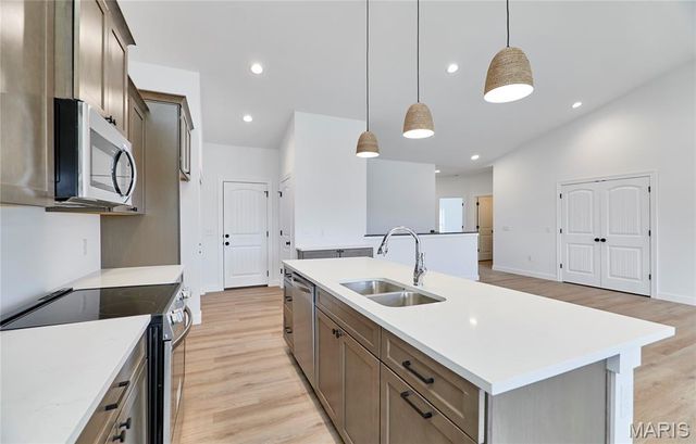 112 Canyon Creek Circle, Moscow Mills, MO 63362