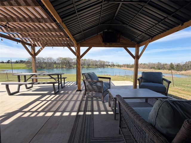 884 County Road 2900, Dodd City, TX 75438