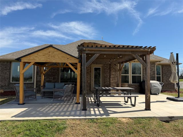 884 County Road 2900, Dodd City, TX 75438