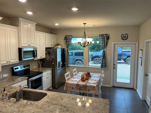 884 County Road 2900, Dodd City, TX 75438