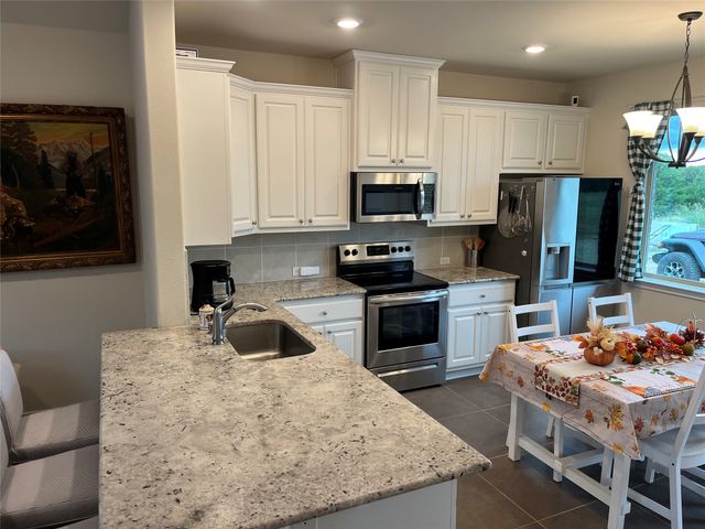 884 County Road 2900, Dodd City, TX 75438