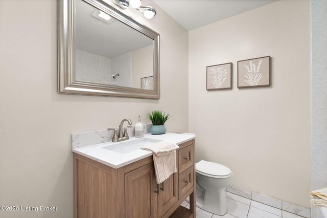 6510 Ridge Cliff Rd, Louisville, KY 40228