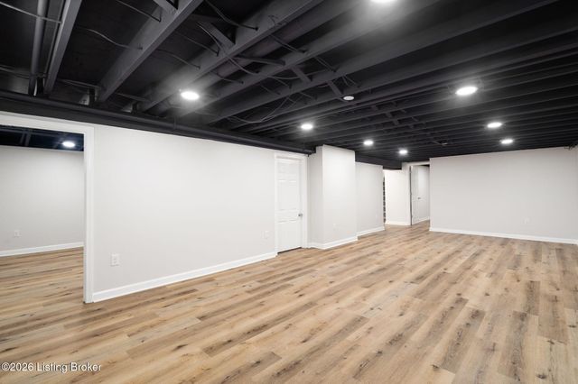 6510 Ridge Cliff Rd, Louisville, KY 40228