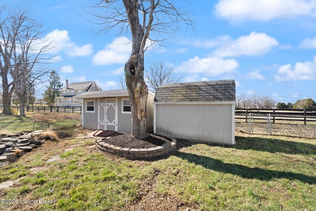 6510 Ridge Cliff Rd, Louisville, KY 40228