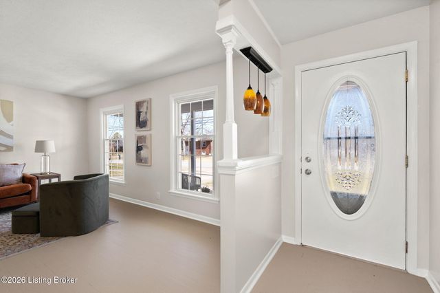 6510 Ridge Cliff Rd, Louisville, KY 40228