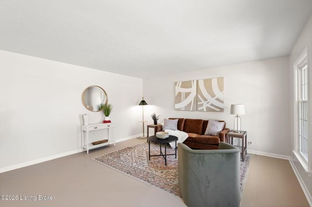 6510 Ridge Cliff Rd, Louisville, KY 40228