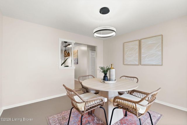 6510 Ridge Cliff Rd, Louisville, KY 40228