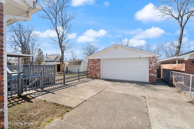 6510 Ridge Cliff Rd, Louisville, KY 40228