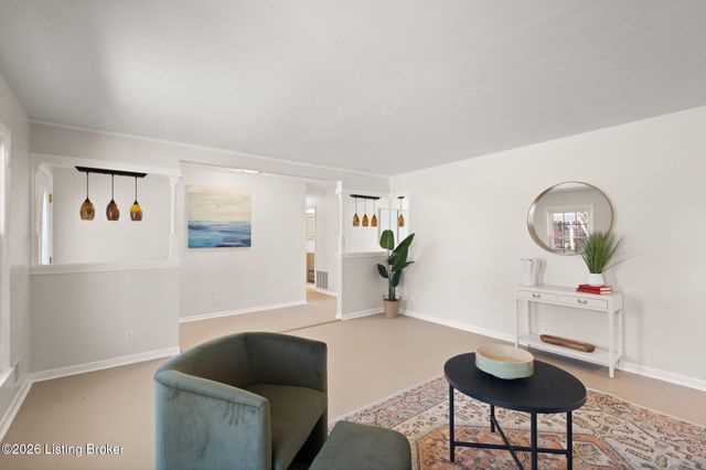 6510 Ridge Cliff Rd, Louisville, KY 40228