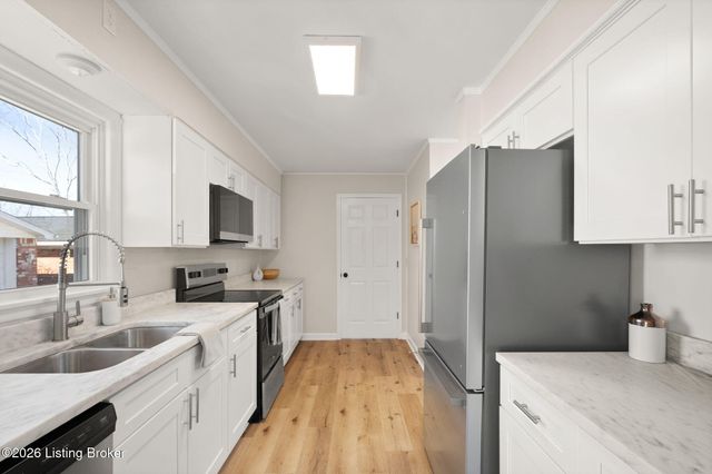 6510 Ridge Cliff Rd, Louisville, KY 40228