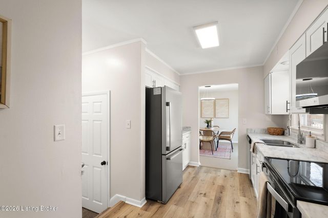 6510 Ridge Cliff Rd, Louisville, KY 40228