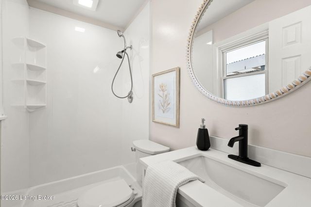 6510 Ridge Cliff Rd, Louisville, KY 40228