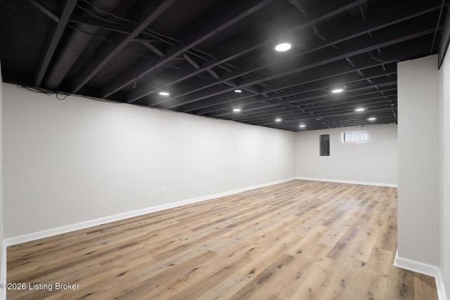 6510 Ridge Cliff Rd, Louisville, KY 40228