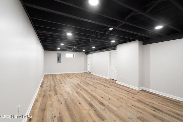 6510 Ridge Cliff Rd, Louisville, KY 40228