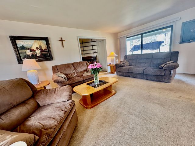 4N015 Kenwood Avenue, West Chicago, IL 60185