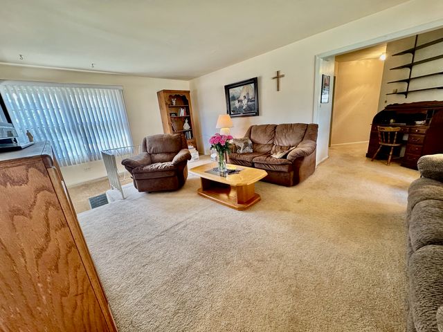 4N015 Kenwood Avenue, West Chicago, IL 60185