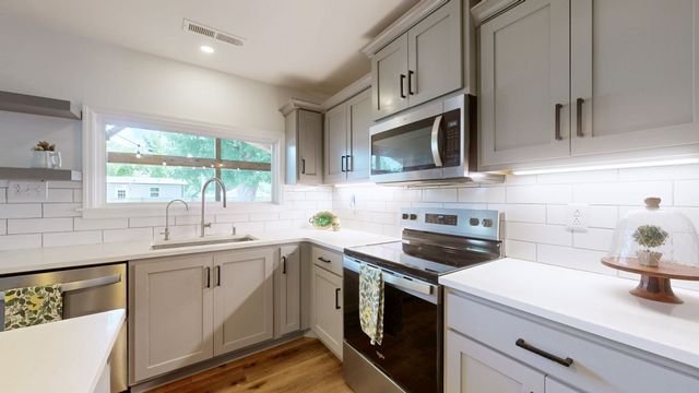 4257 Church St, Greenbrier, TN 37073