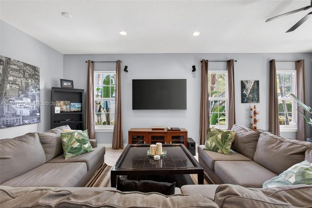 184 W Bay Cedar Cir, Jupiter, FL 33458