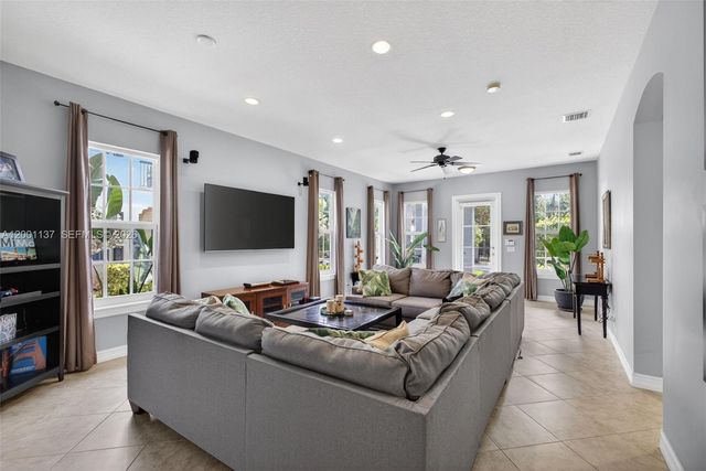 184 W Bay Cedar Cir, Jupiter, FL 33458