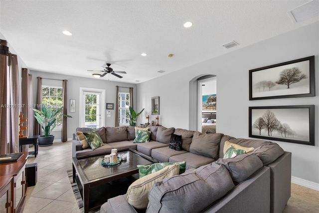 184 W Bay Cedar Cir, Jupiter, FL 33458