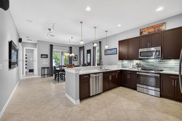 184 W Bay Cedar Cir, Jupiter, FL 33458