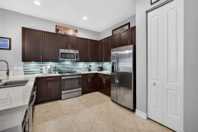 184 W Bay Cedar Cir, Jupiter, FL 33458