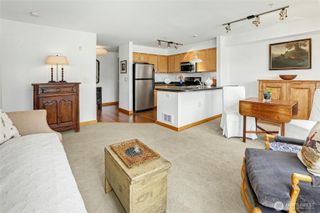 827 Hiawatha Place S #405, Seattle, WA 98144
