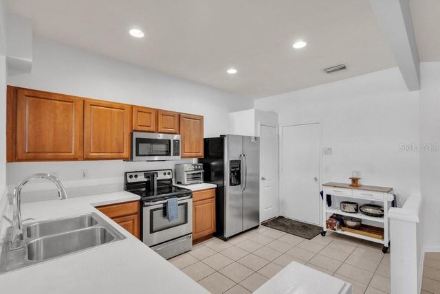 6607 SHINING SUN COURT, Tampa, FL 33634