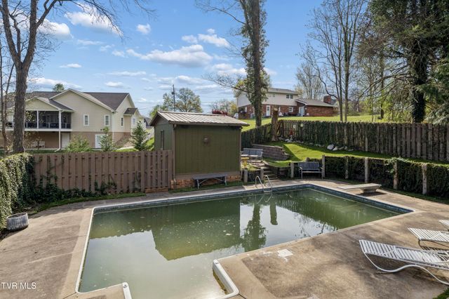 1823 Woodhaven Drive, Elizabethton, TN 37643